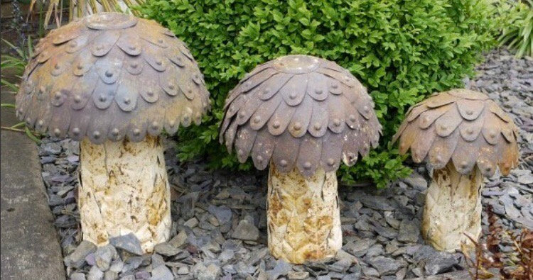 Three Giant Mushrooms Metal Sculpture Garden Ornament